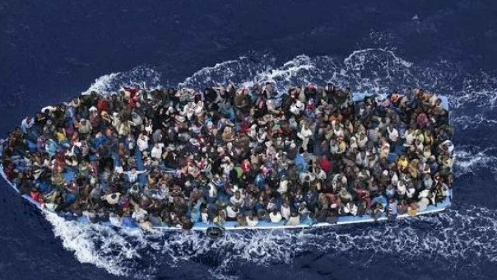 Barca con refugiados.
