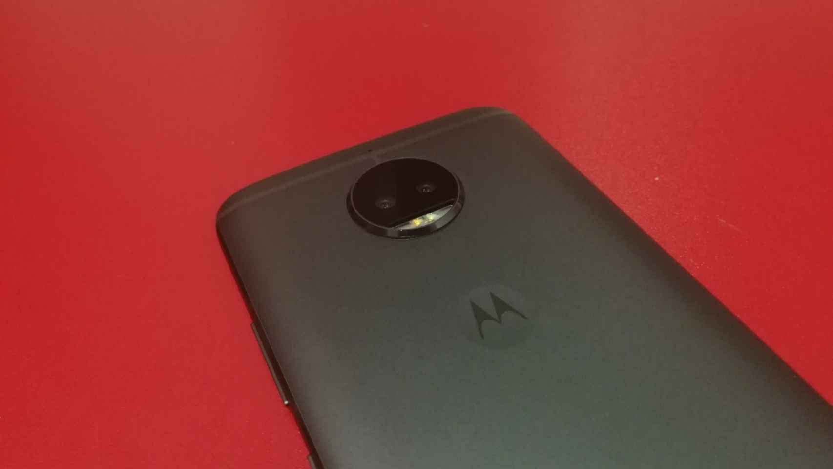 Así funciona la doble cámara de Motorola, sus efectos e integración con Google Photos