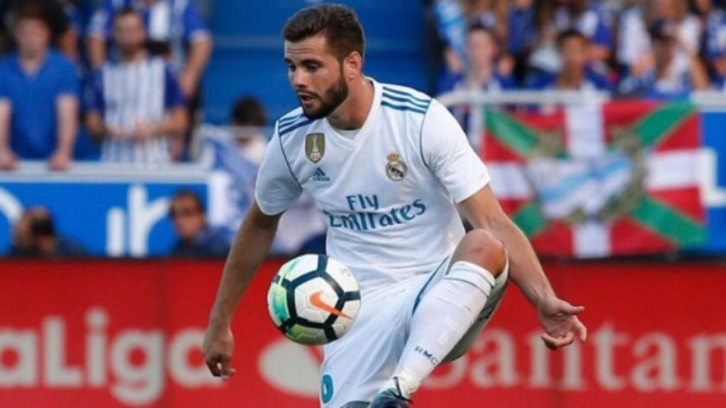 Nacho controlando un balón