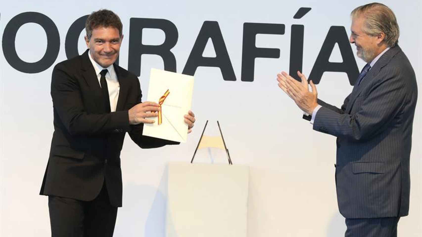 Antonio Banderas ha recogido en San Sebastián el Premio Nacional de Cinematografía.