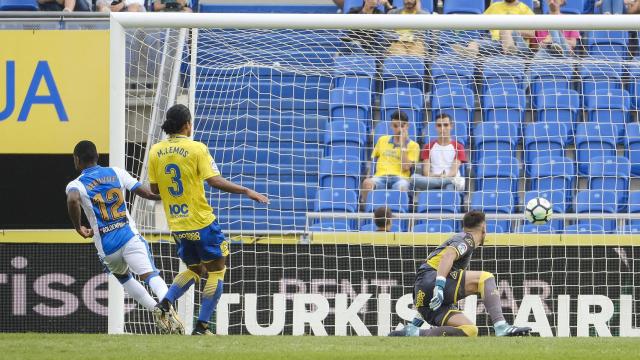 Beauvue marcando el primer gol del encuentro.