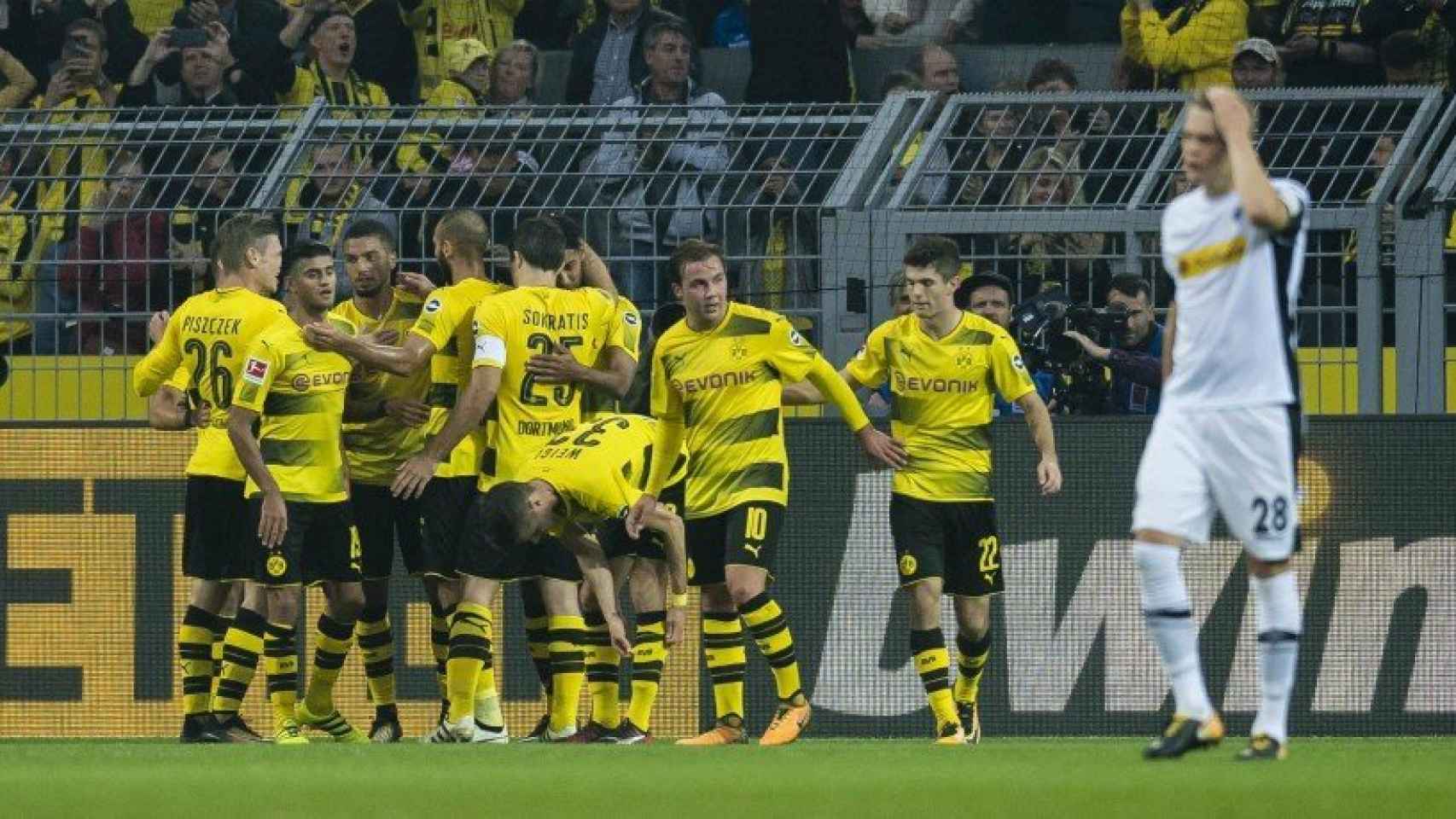 El Borussia celebra uno de los goles. Foto Twitter (@BVB).jpg-large
