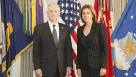 El secretario de Defensa de EEUU, James Mattis, y Cospedal.