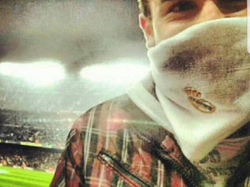 Ferran fue al Camp Nou con su cuello cubierto por el escudo del Real Madrid