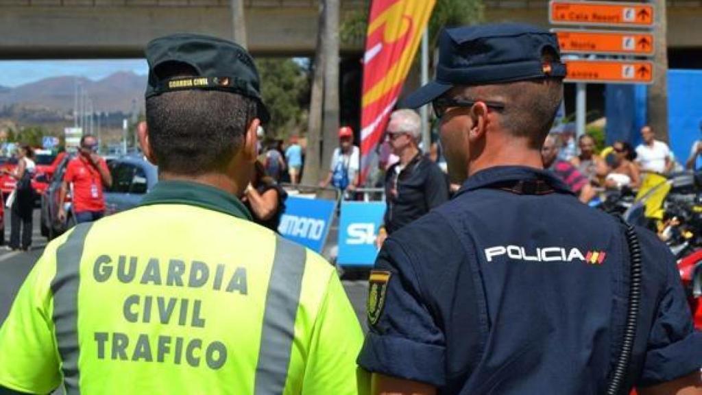 Miembros de la Guardia Civil y la Policía Nacional.