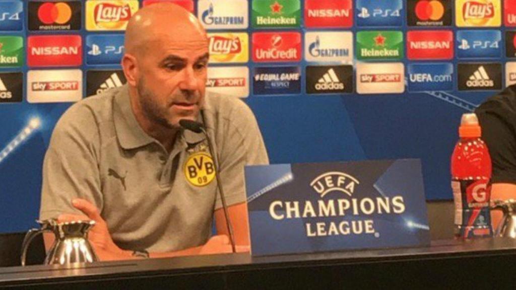 Peter Bosz, en rueda de prensa. Foto. (@BVB)