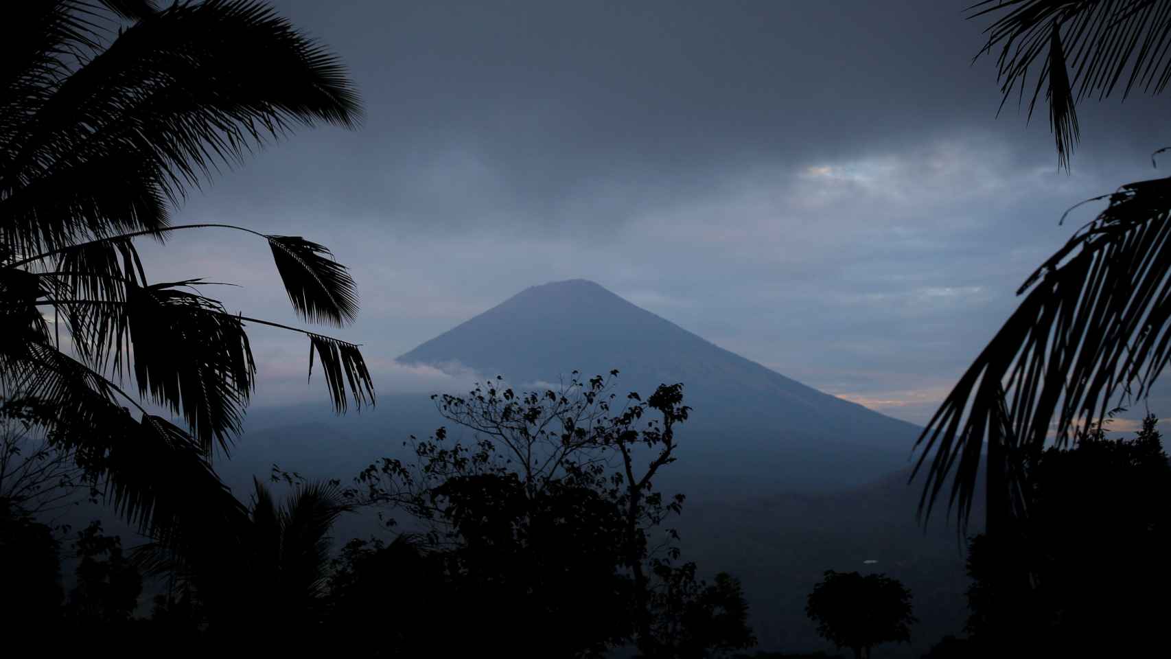 Vista del volcán Agung.