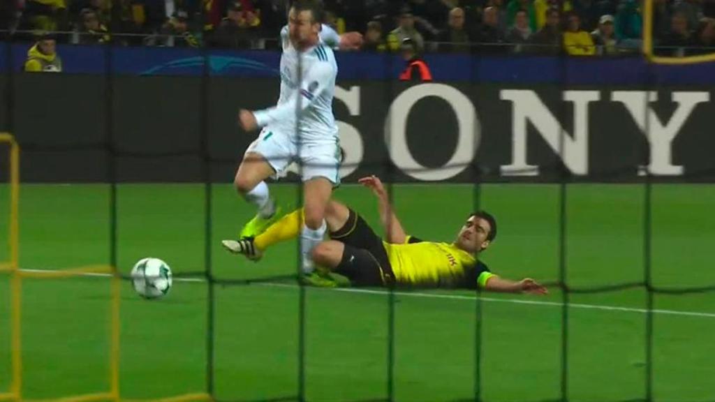 Penalti no pitado a Gareth Bale