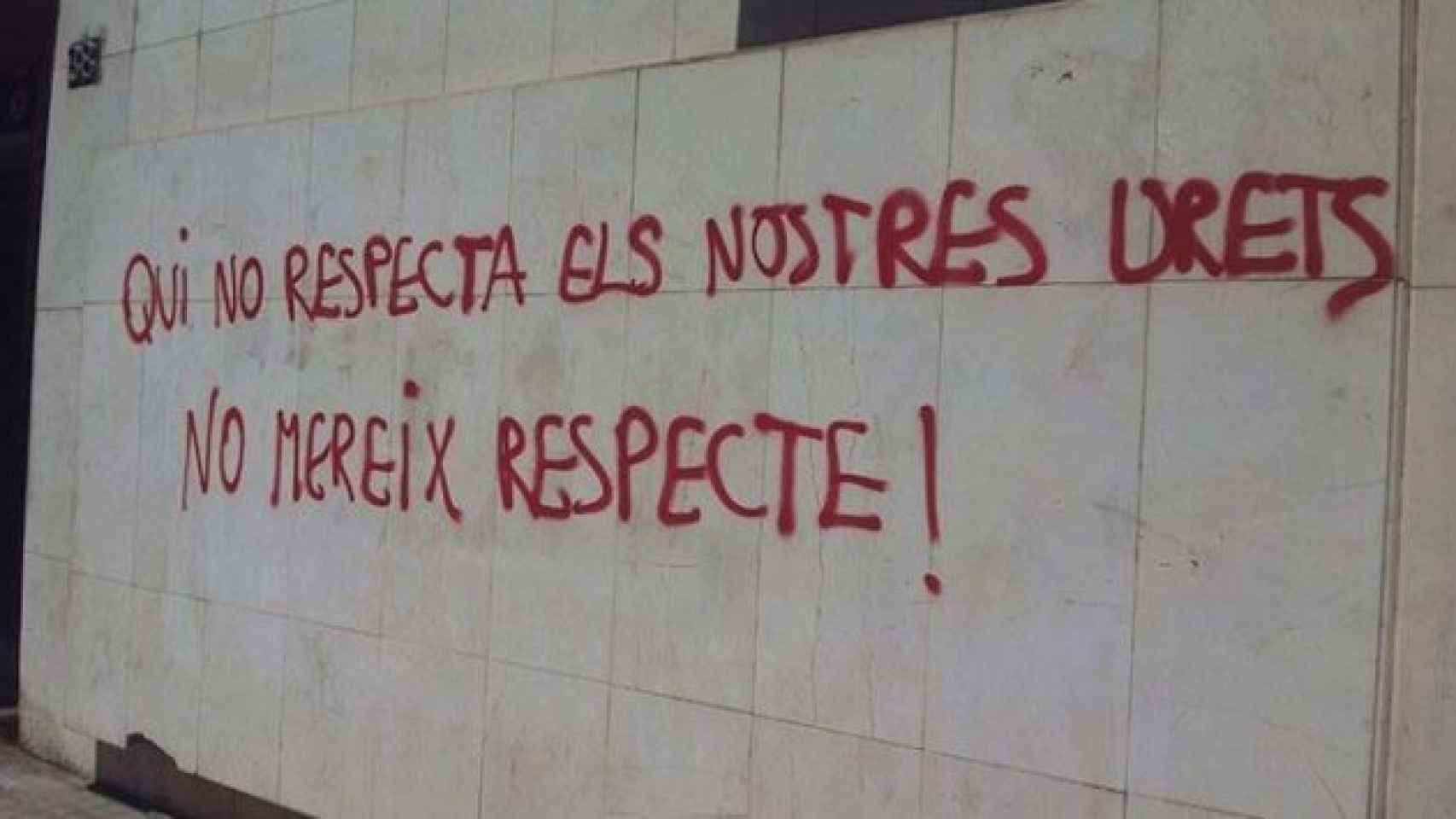 Pintadas de radicales independentistas contra la sede de Ciudadanos en Lleida. / CG