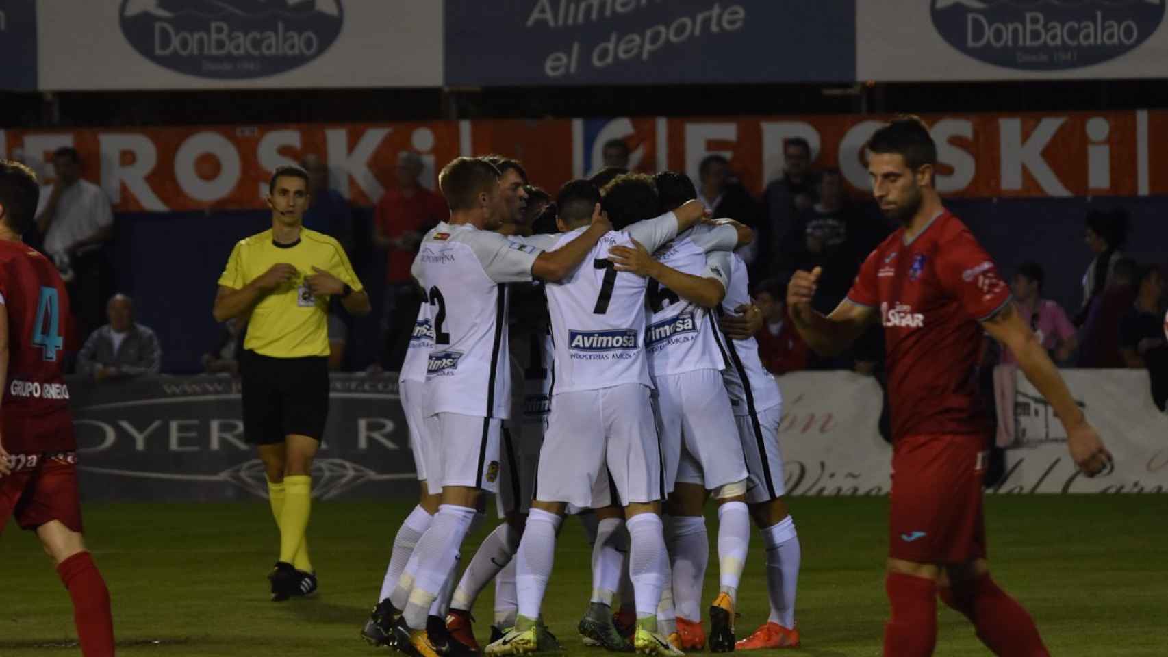 Los jugadores del Fuenlabrada celebran un gol en Calahorra, donde consiguieron el acceso a esta ronda de Copa
