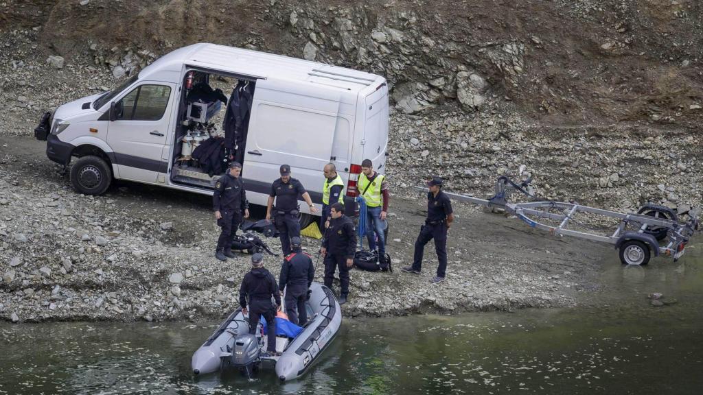 Los agentes estudiaron el rastro de las cámaras de seguridad en el pantano de Susqueda.