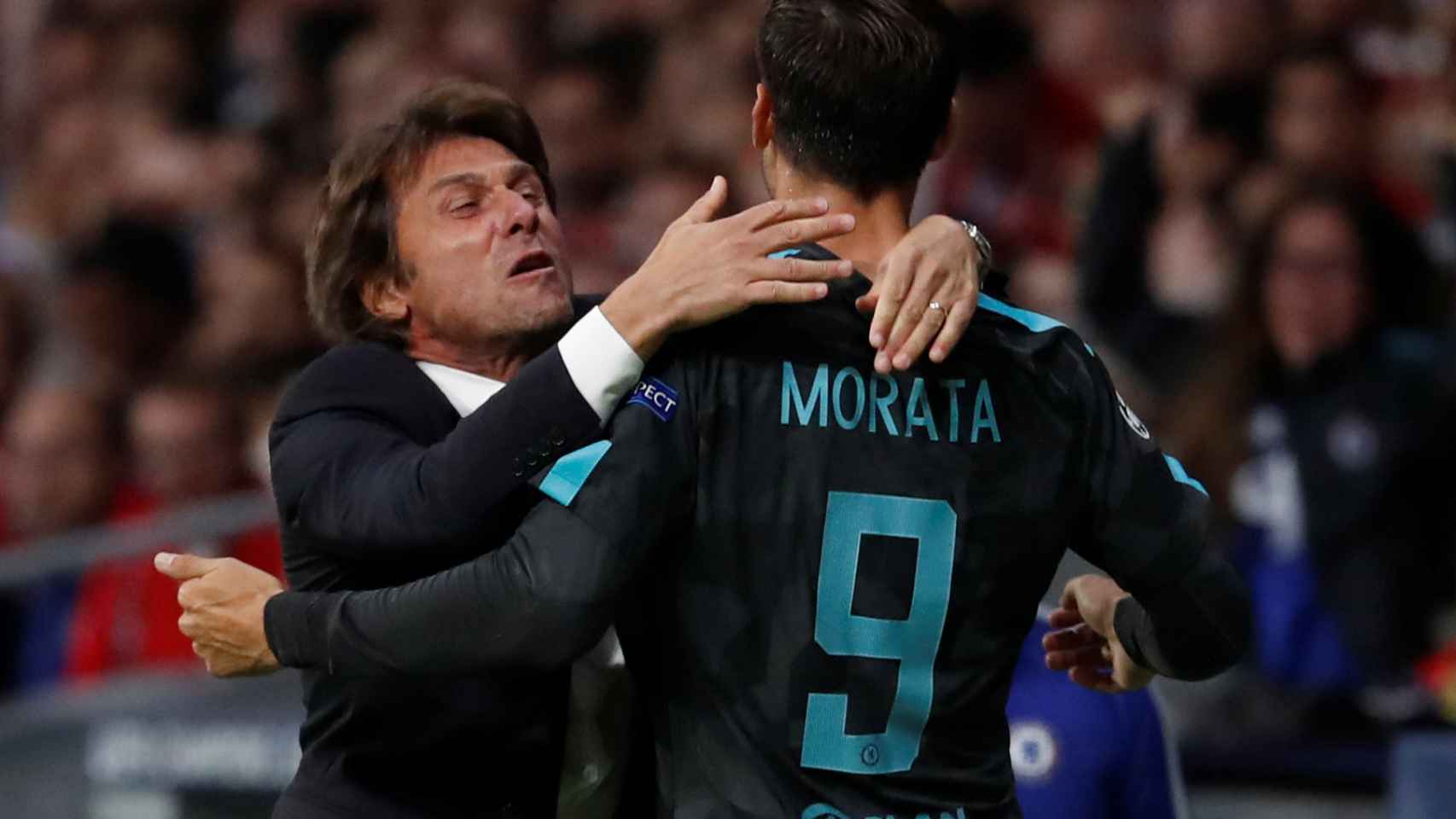 Morata celebra su gol con Conte.