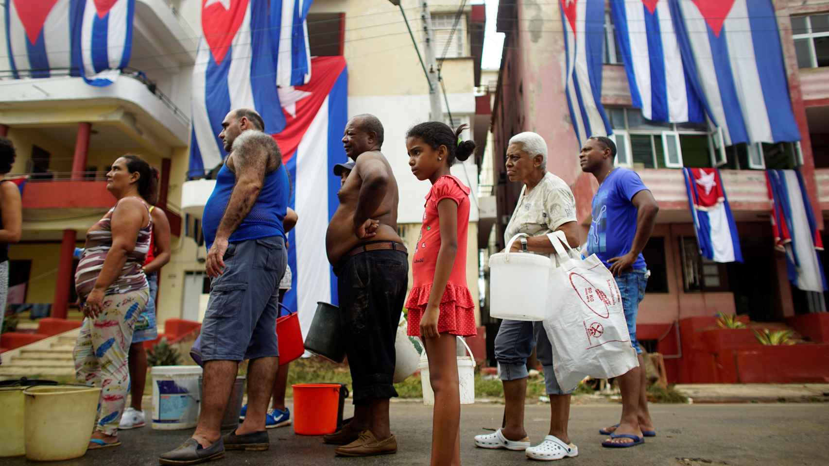 Calle en La Habana, única ciudad que tenía prestación del servicio de internet.