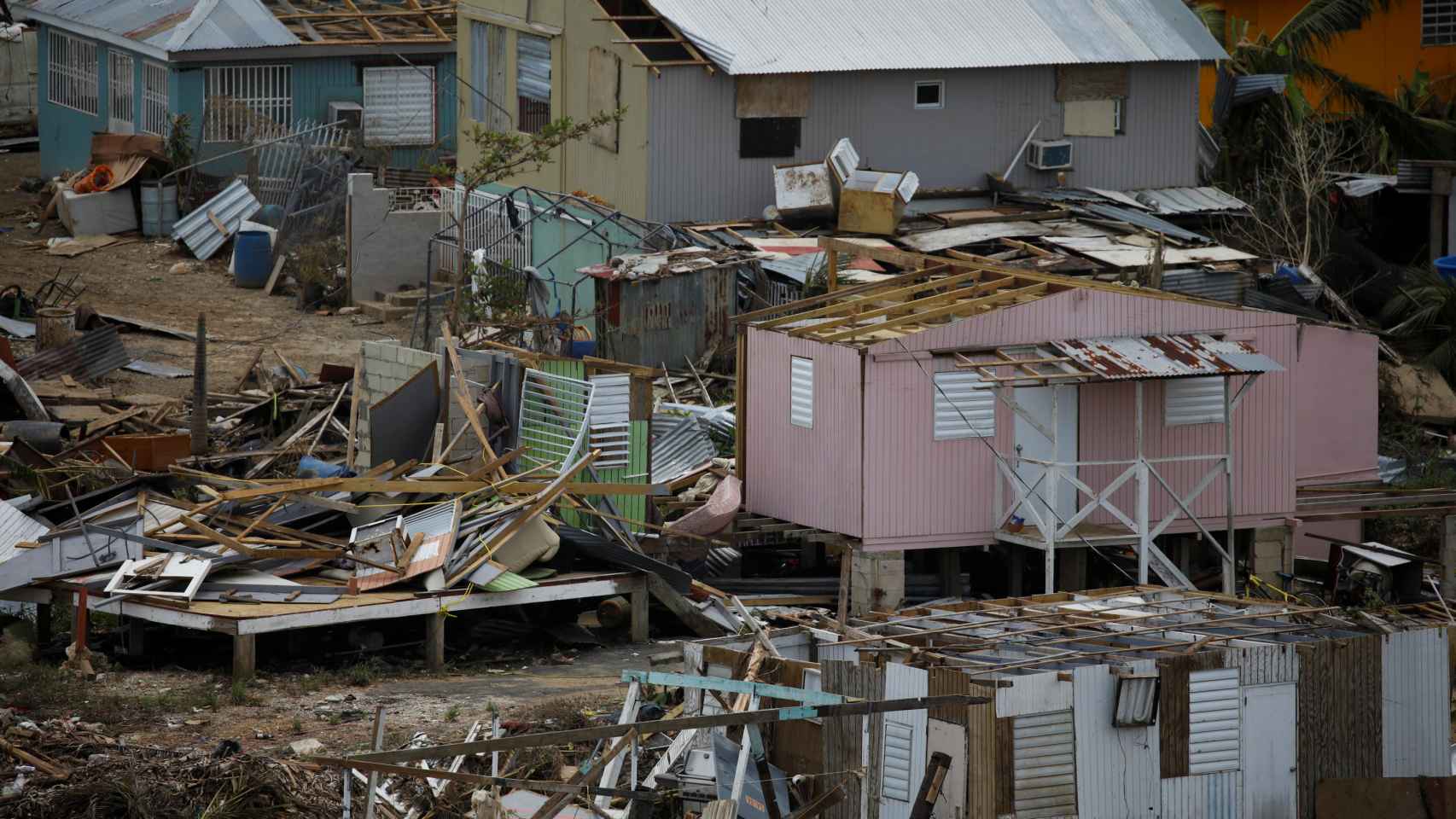 Casas destrozadas en la zona en la zona de Canovanas, Puerto Rico