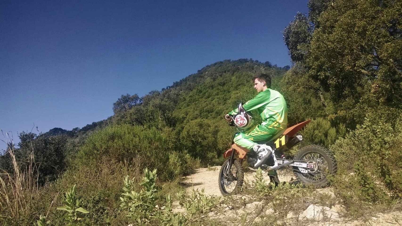 Marc tenía una gran afición a montar en su motocicleta de trial.