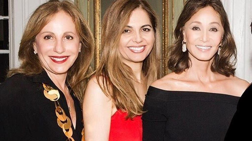 Isabel Preysler con Nasrin y la embajadora de Colombia.