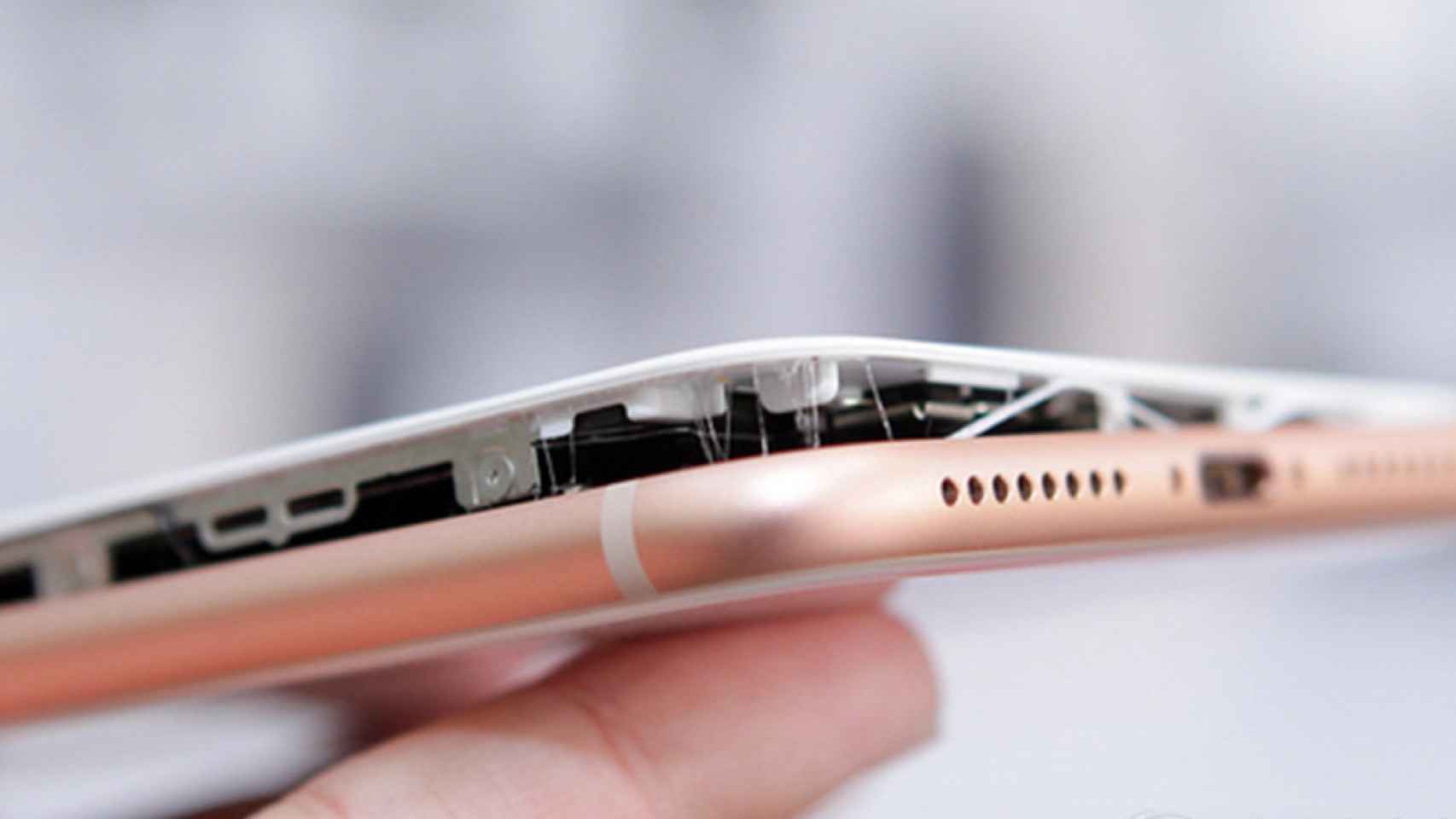 Varios iPhone 8 Plus se han hinchado y desmontado al ser cargados