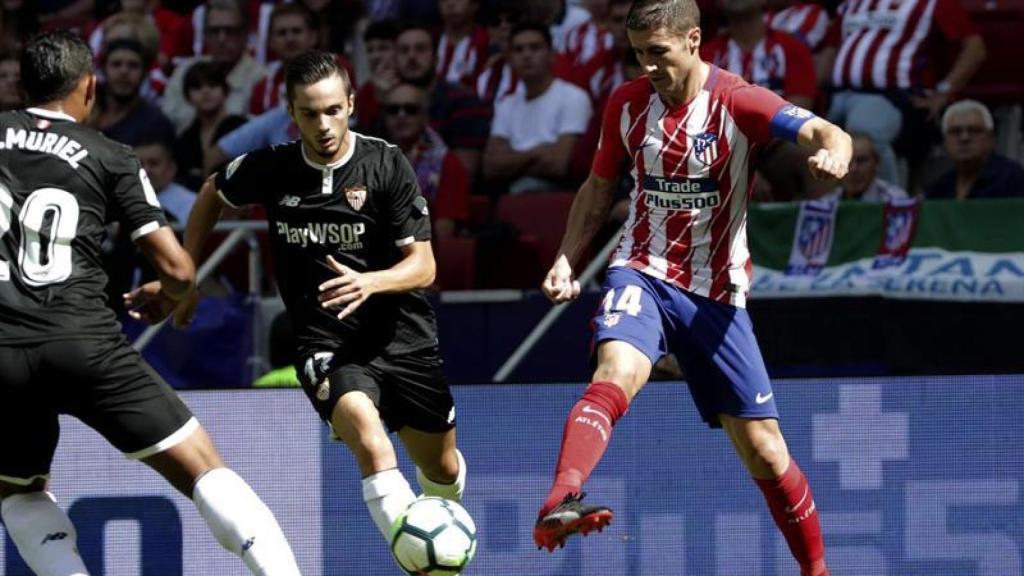 Gabi da un pase contra el Sevilla