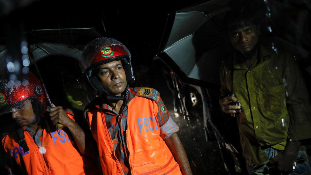 Los servicios de auxilio en la playa Inani cerca de Cox's Bazar