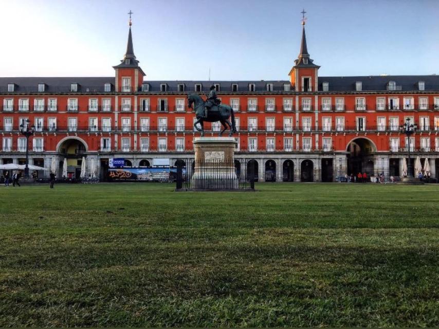 La plaza verde, con la escultura ecuestre de Felipe III, de Pietro Tacca.