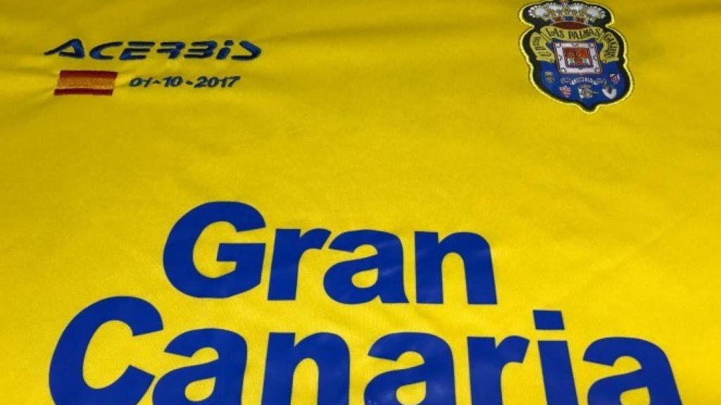 Detalle de la camiseta que utilizará el equipo canario en el Camp Nou.