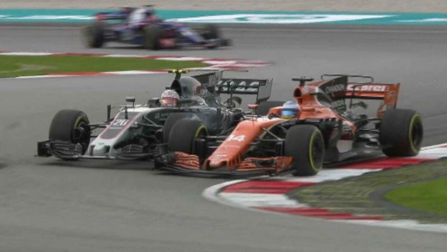 El pique entre Alonso y Magnussen.