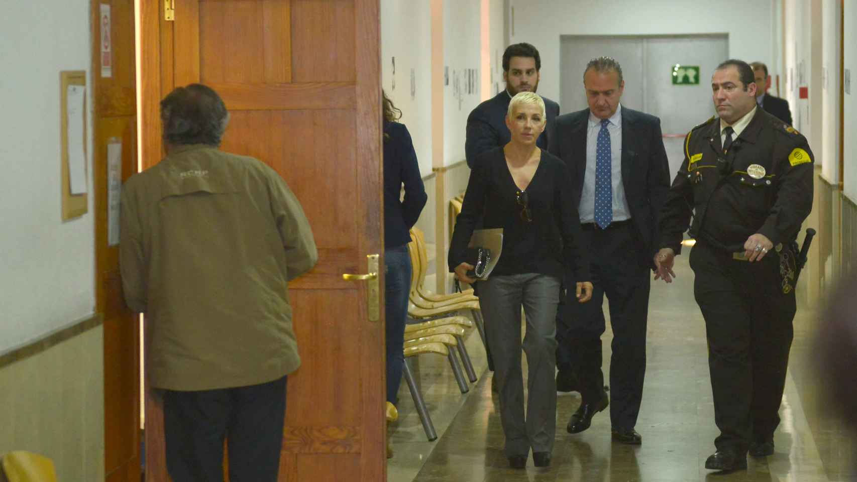 Ana Torroja a la entrada del juzgado.