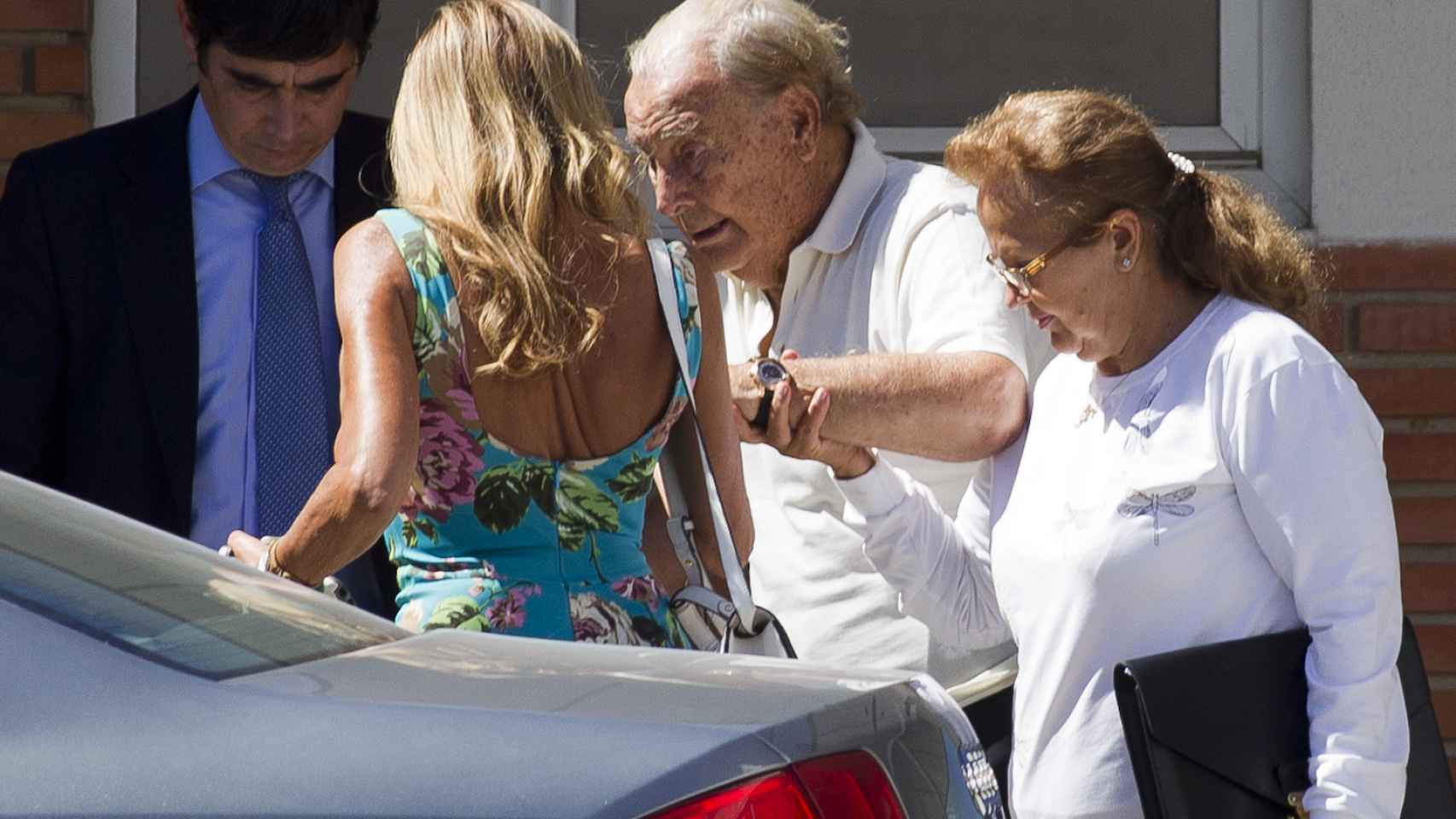 Ana Obregón acude al hospital con sus padres