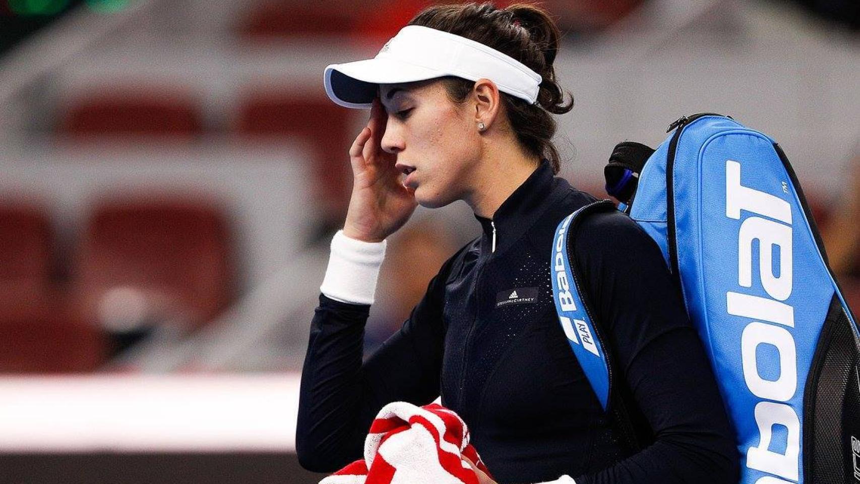 Muguruza, tras retirarse de su partido ante Strycova en Pekín.