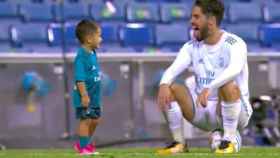 El entrañable momento de Isco y su hijo en el Bernabéu