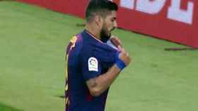 Suárez, frustrado, se desgarra la camiseta ante Las Palmas