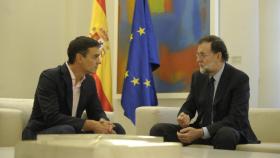 Sanchez y Rajoy durante el encuentro