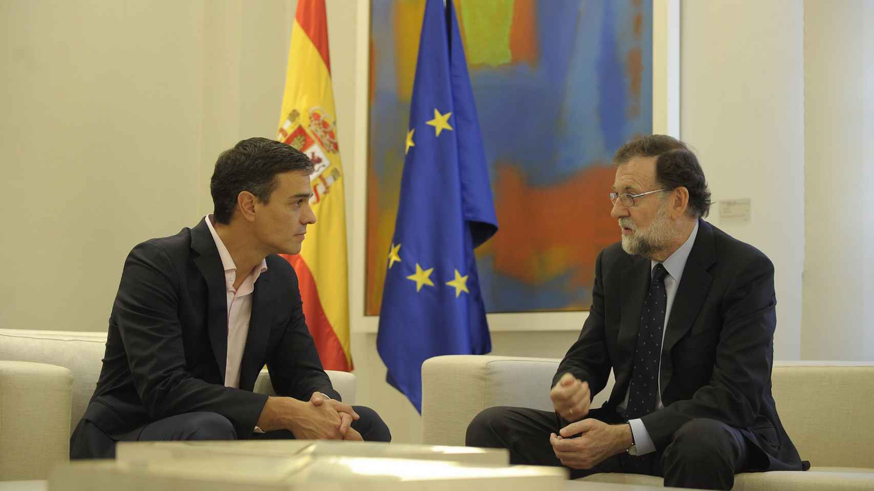 Sánchez, en la Moncloa con Rajoy este lunes.