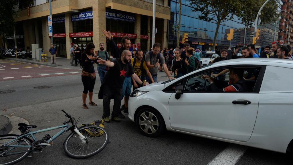 Piquetes bloquean la Gran Vía de Barcelona en la manifestación del 3-O.