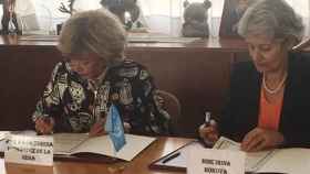 Firma del convenio UNESCO y Mujeres por África.