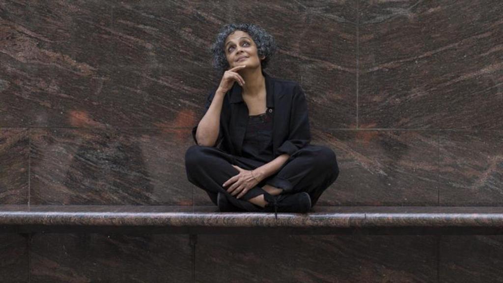 Arundhati Roy en la presentación de la novela.