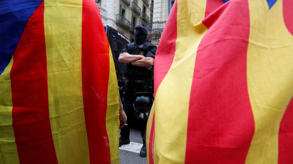 Dos manifestantes en Barcelona.