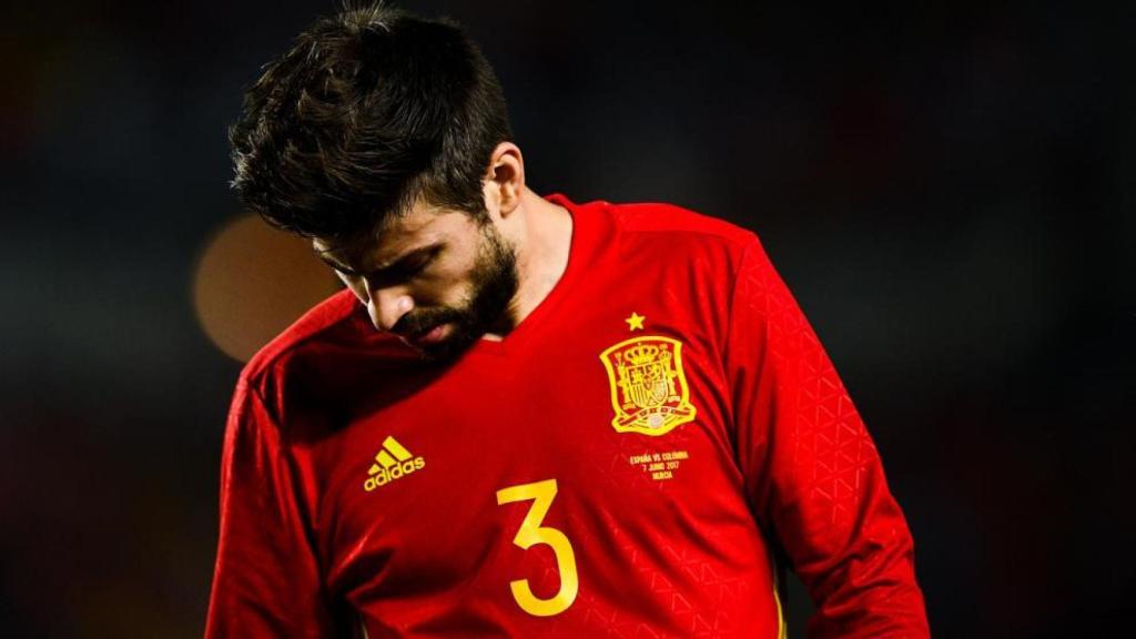 Piqué, durante un encuentro con la selección.