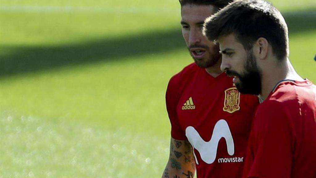 Piqué y Ramos, durante el entrenamiento.