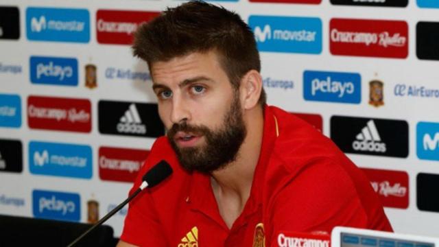 Piqué en rueda de prensa. Foto sefutbol.com