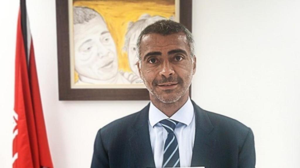 Romario presenta su libro. Foto: Instagram (@romariofaria).