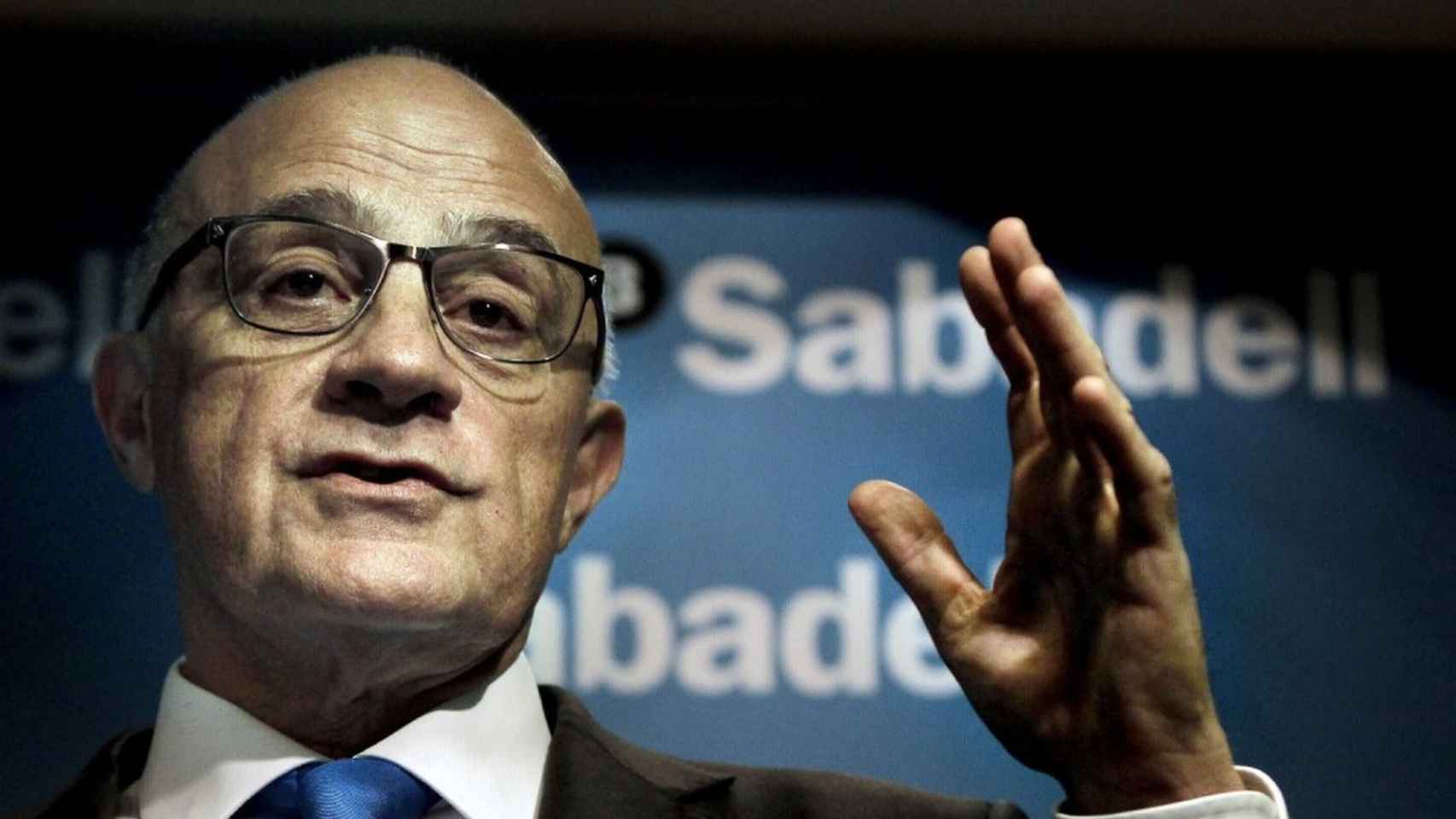 Josep Oliu, presidente del Banco Sabadell, también ha decidido el traslado de su empresa a Alicante.