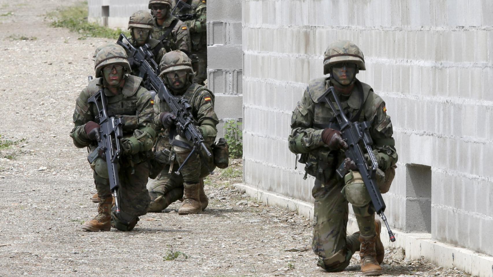 Maniobra militar en la base de Sant Climent.