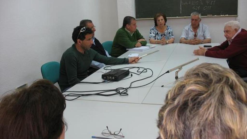 Reunión de los supervivientes y familiares de la antigua fábrica.