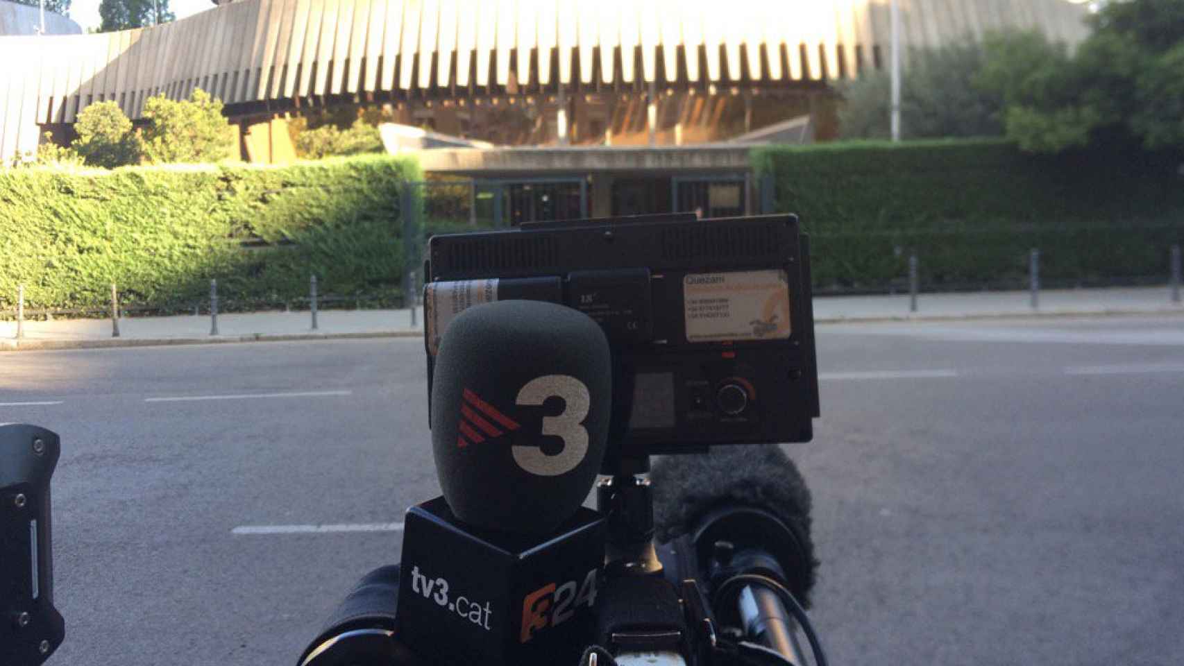 El equipo de TV3 en Madrid, escupidos al grito de me da asco