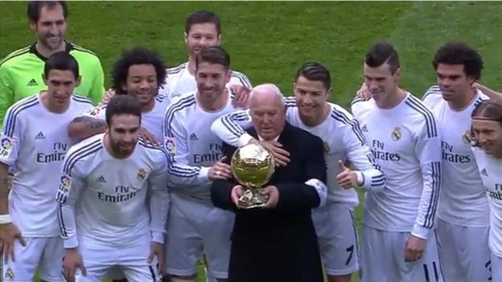 Herrerín con el Balón de Oro de Cristiano