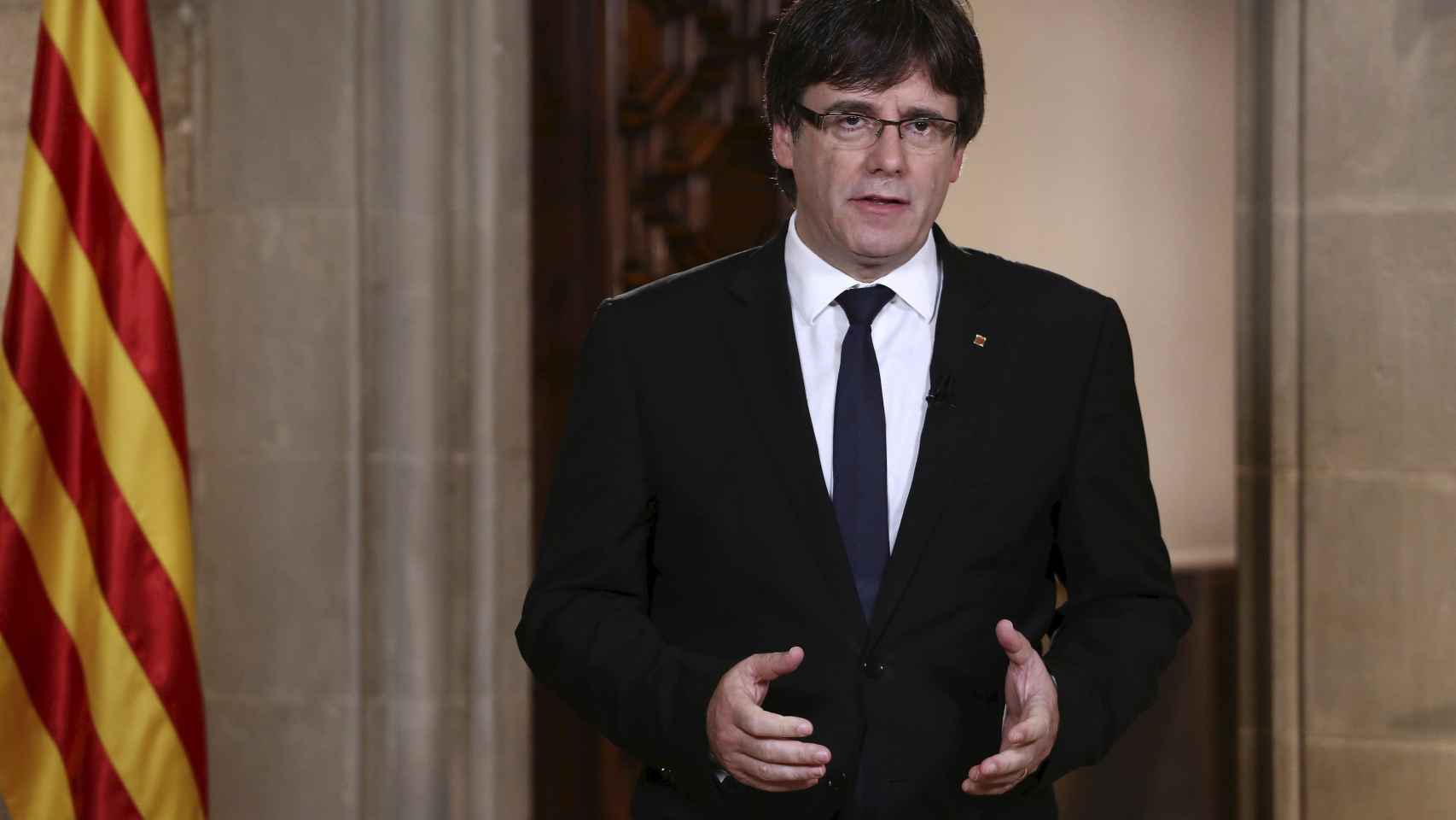 Carles Puigdemont, durante la declaración institucional, el miércoles desde el salón Mare de Déu de Montserrat del Palau de la Generalitat.