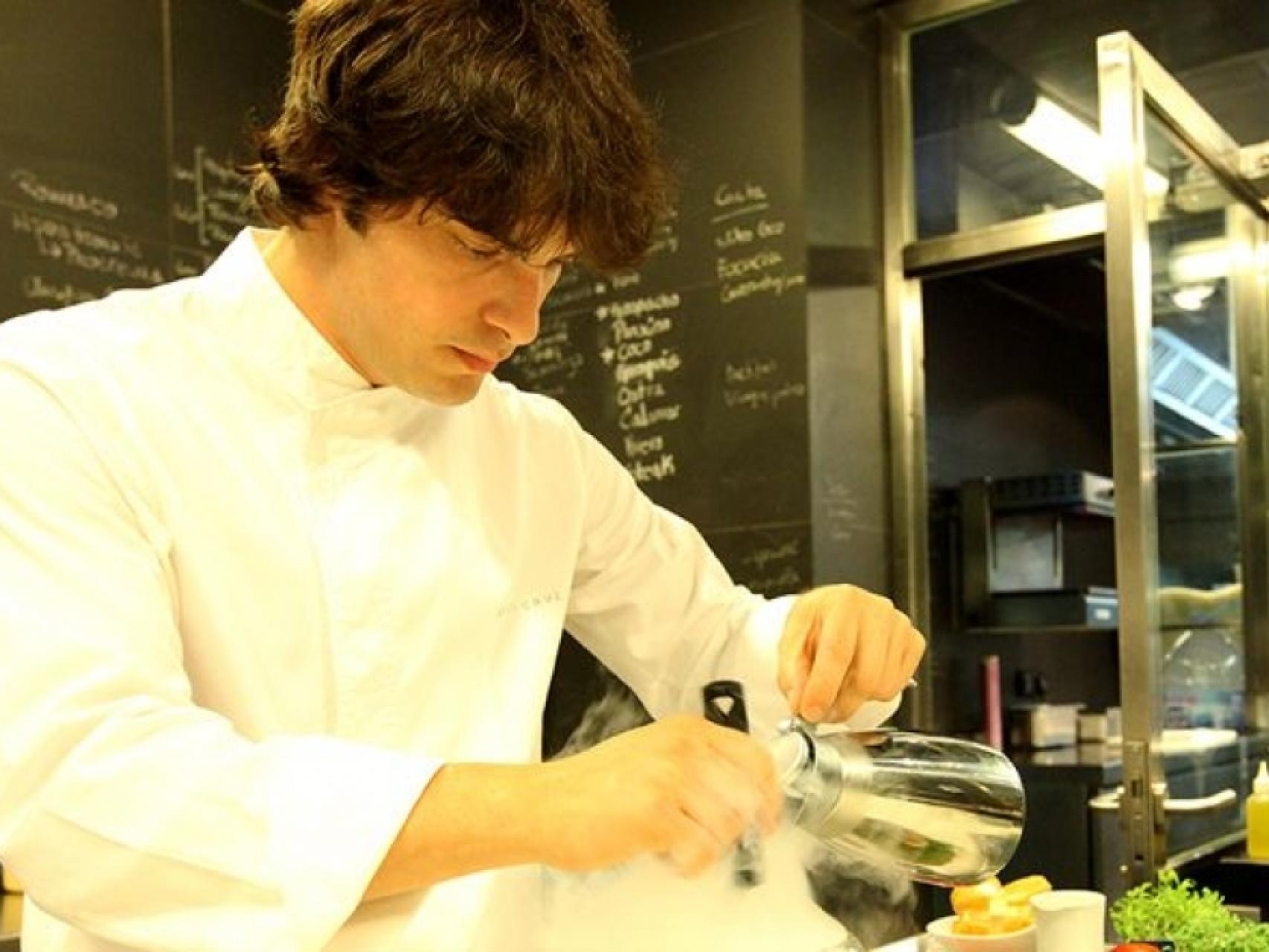 Jordi Cruz en las cocinas del ABaC