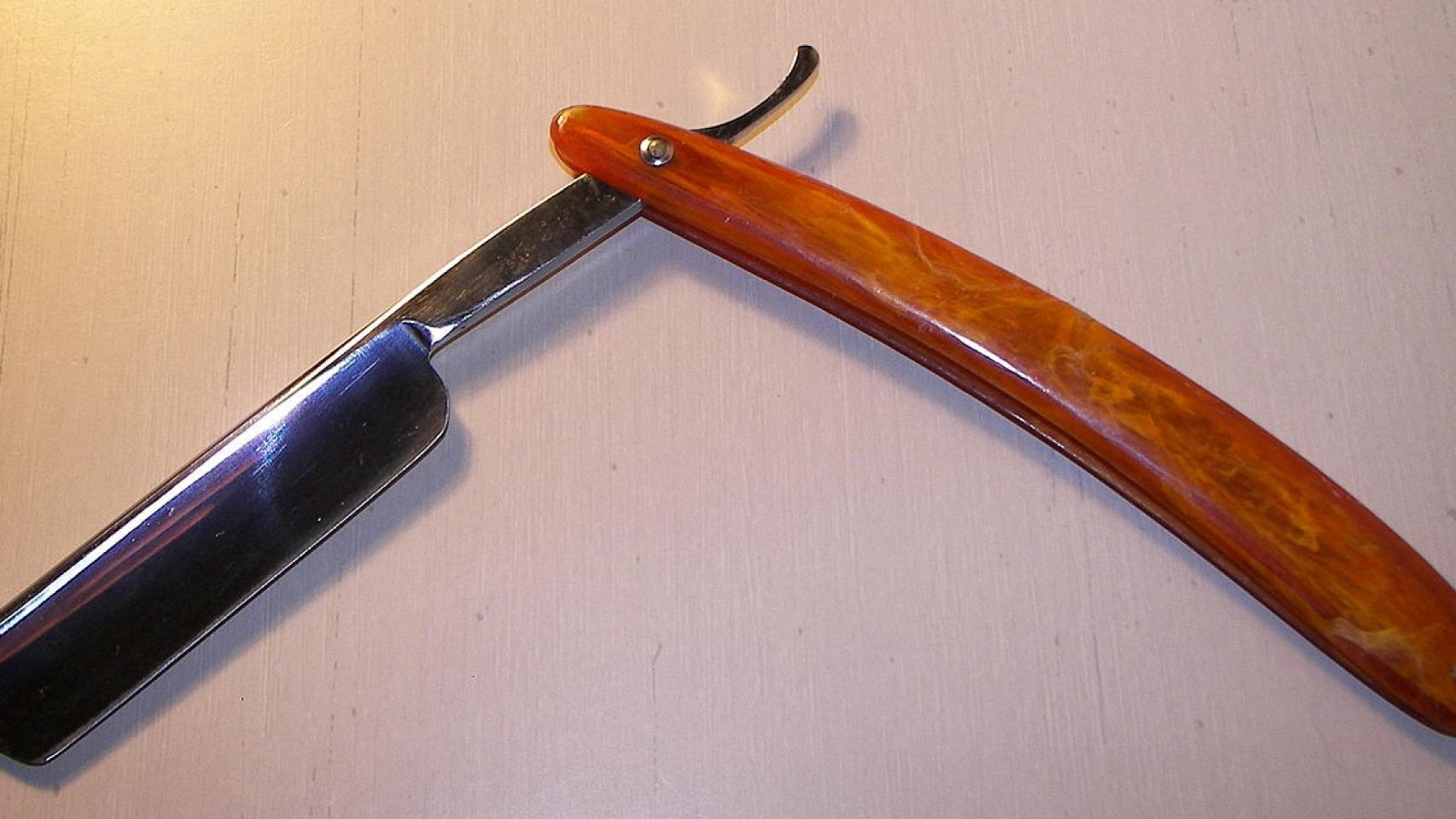 Una navaja de barbero, lista para ser usada.