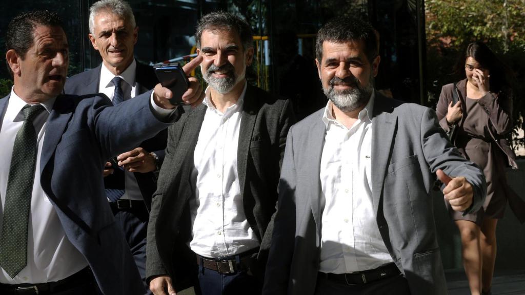 Jordi Sánchez y Jordi Cuixart abandonan la Audiencia Nacional.